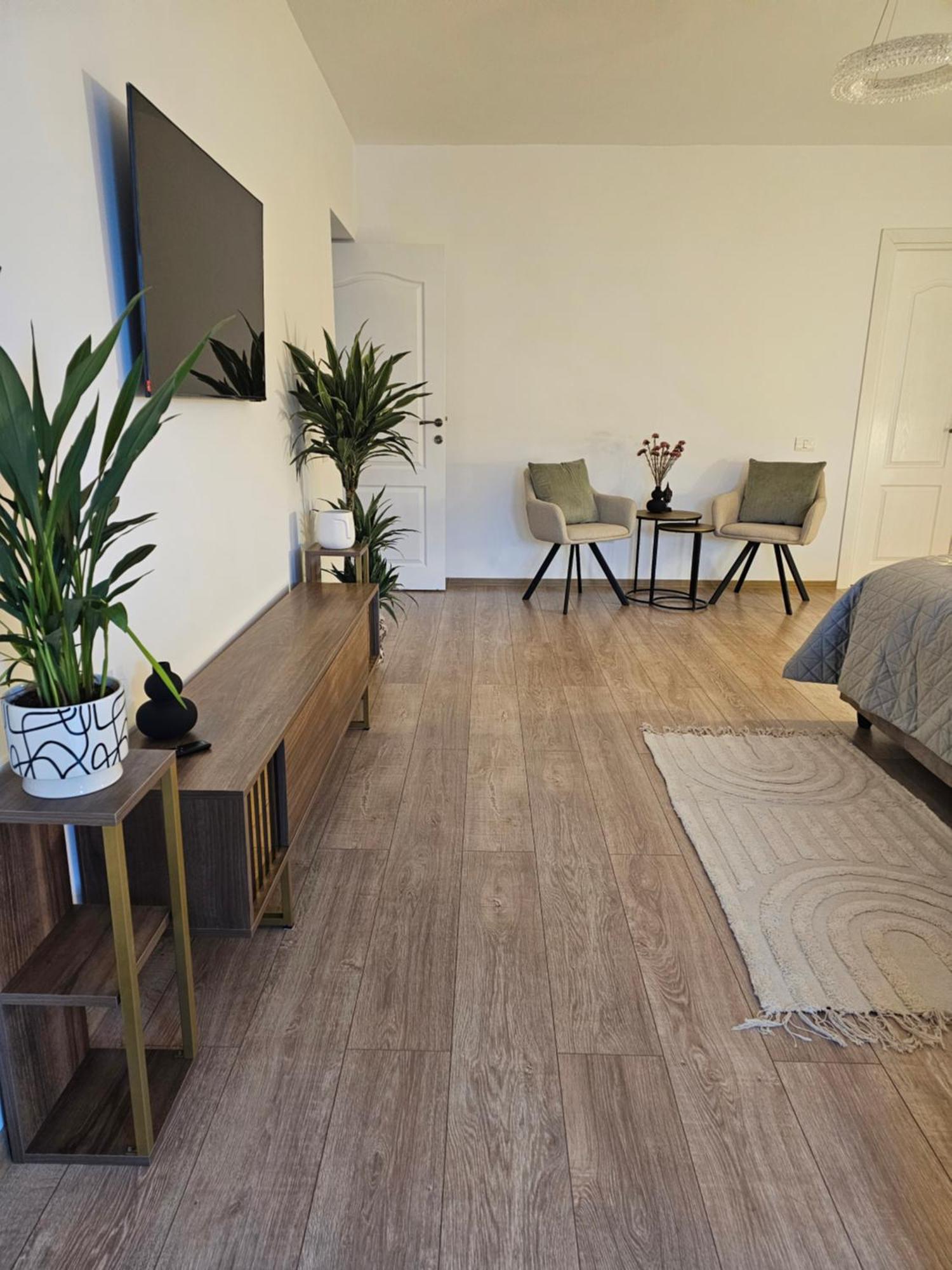 Terrace Hill House Apartment *