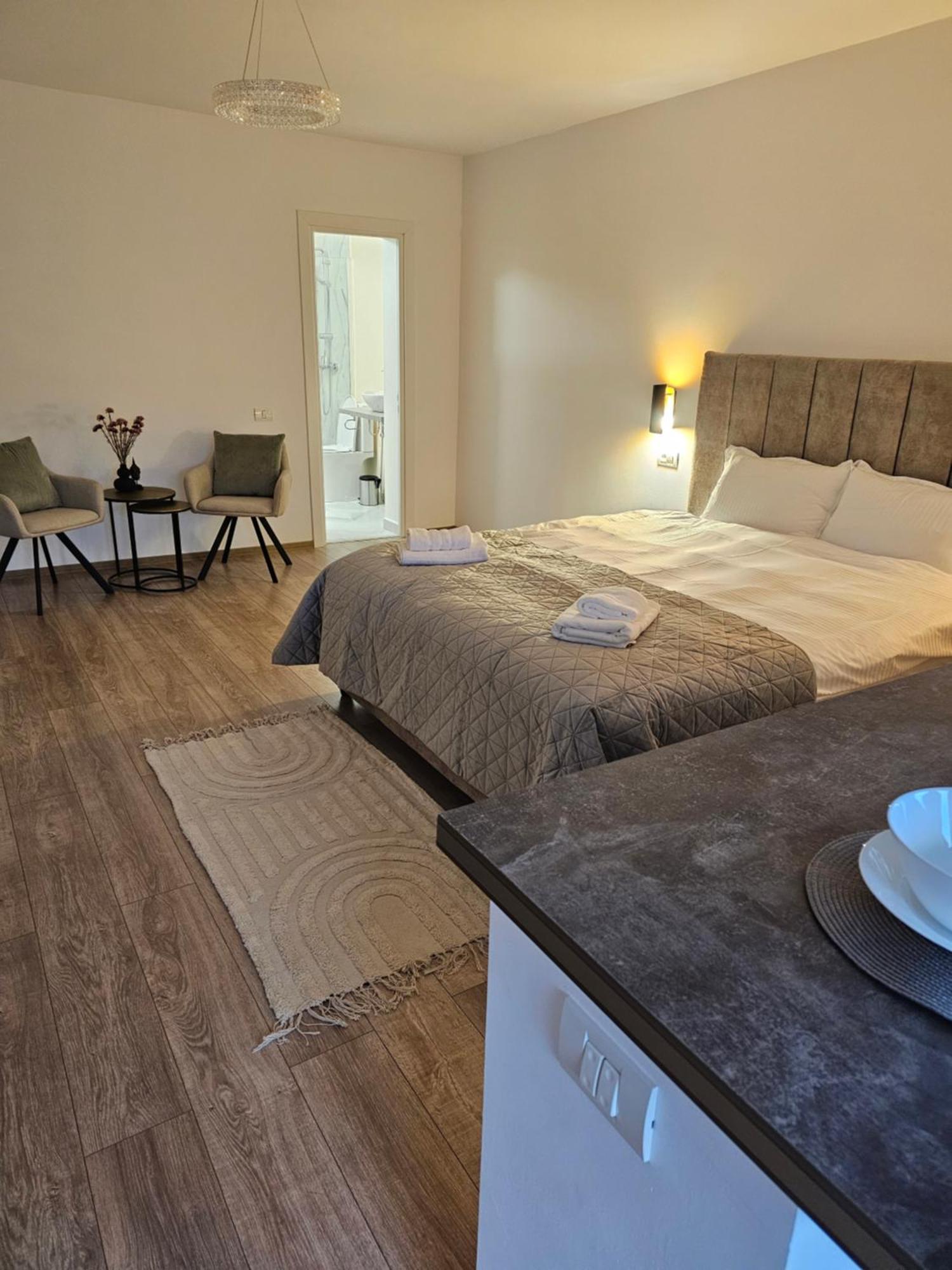 Terrace Hill House Apartment *